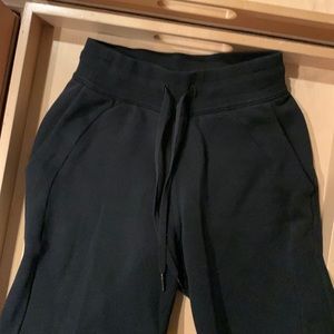 Lululemon black Scuba highrise relaxed jogger